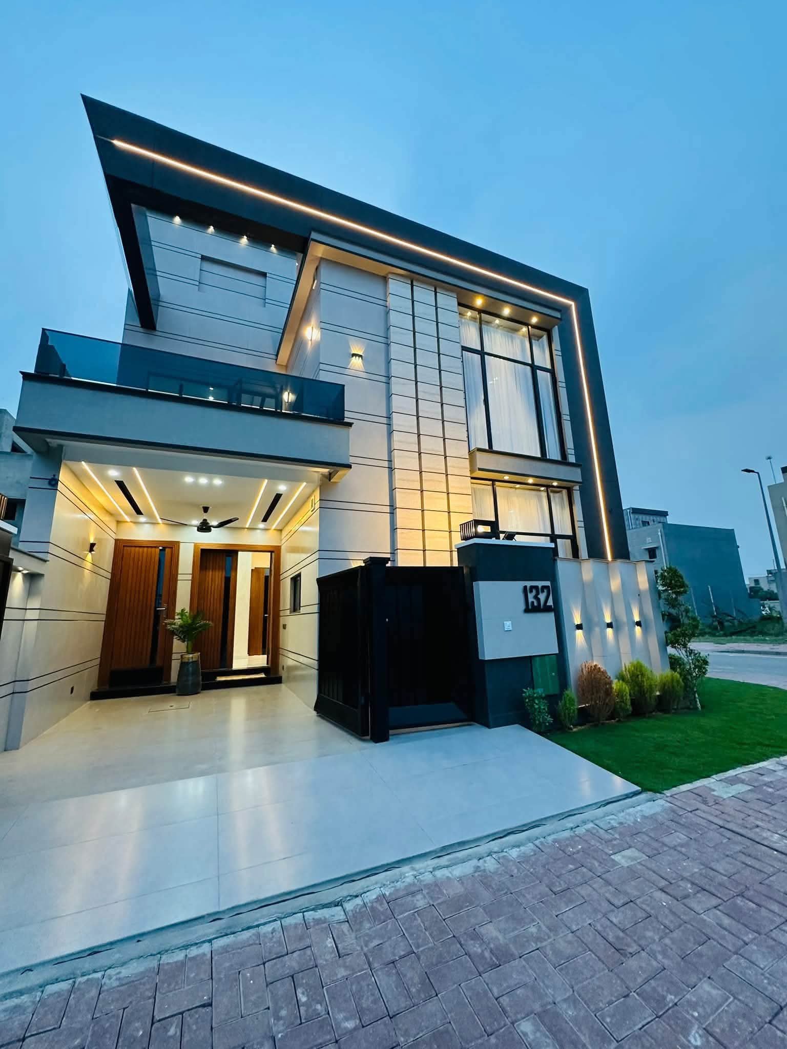 5 Marla Ultra-Modern Luxury Villa - Bahria Town